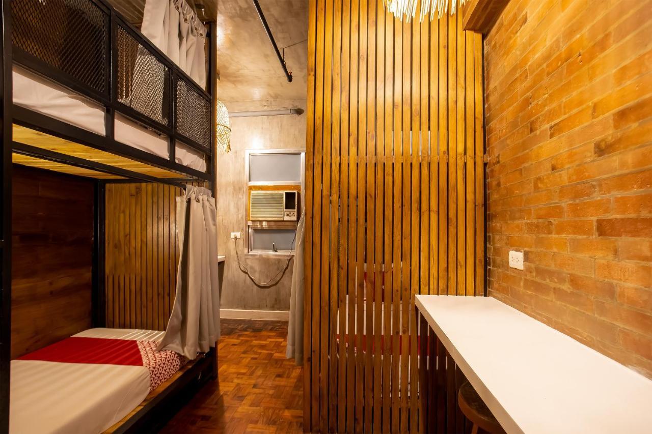 Oyo 821 Connector Hostel Makati City Bagian luar foto