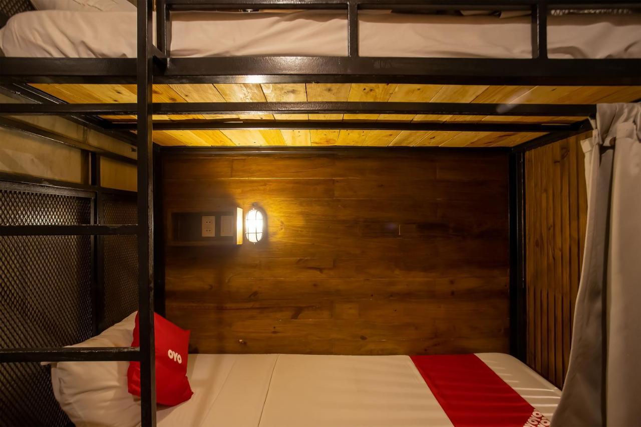 Oyo 821 Connector Hostel Makati City Bagian luar foto