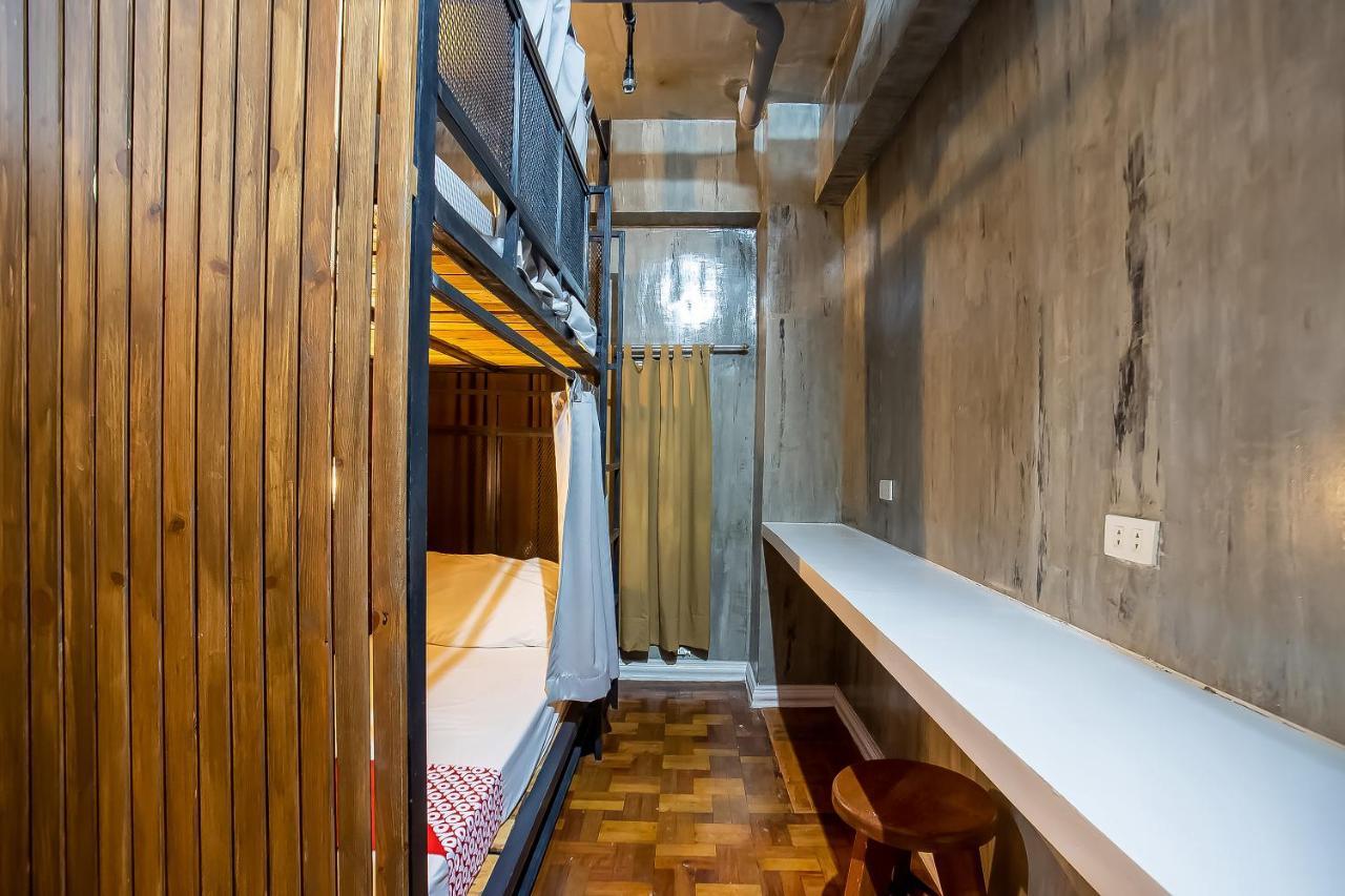Oyo 821 Connector Hostel Makati City Bagian luar foto