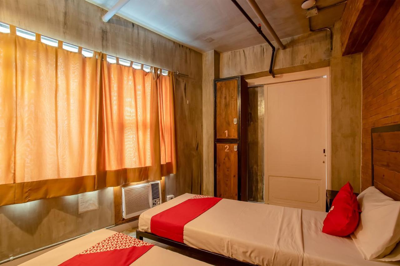 Oyo 821 Connector Hostel Makati City Bagian luar foto