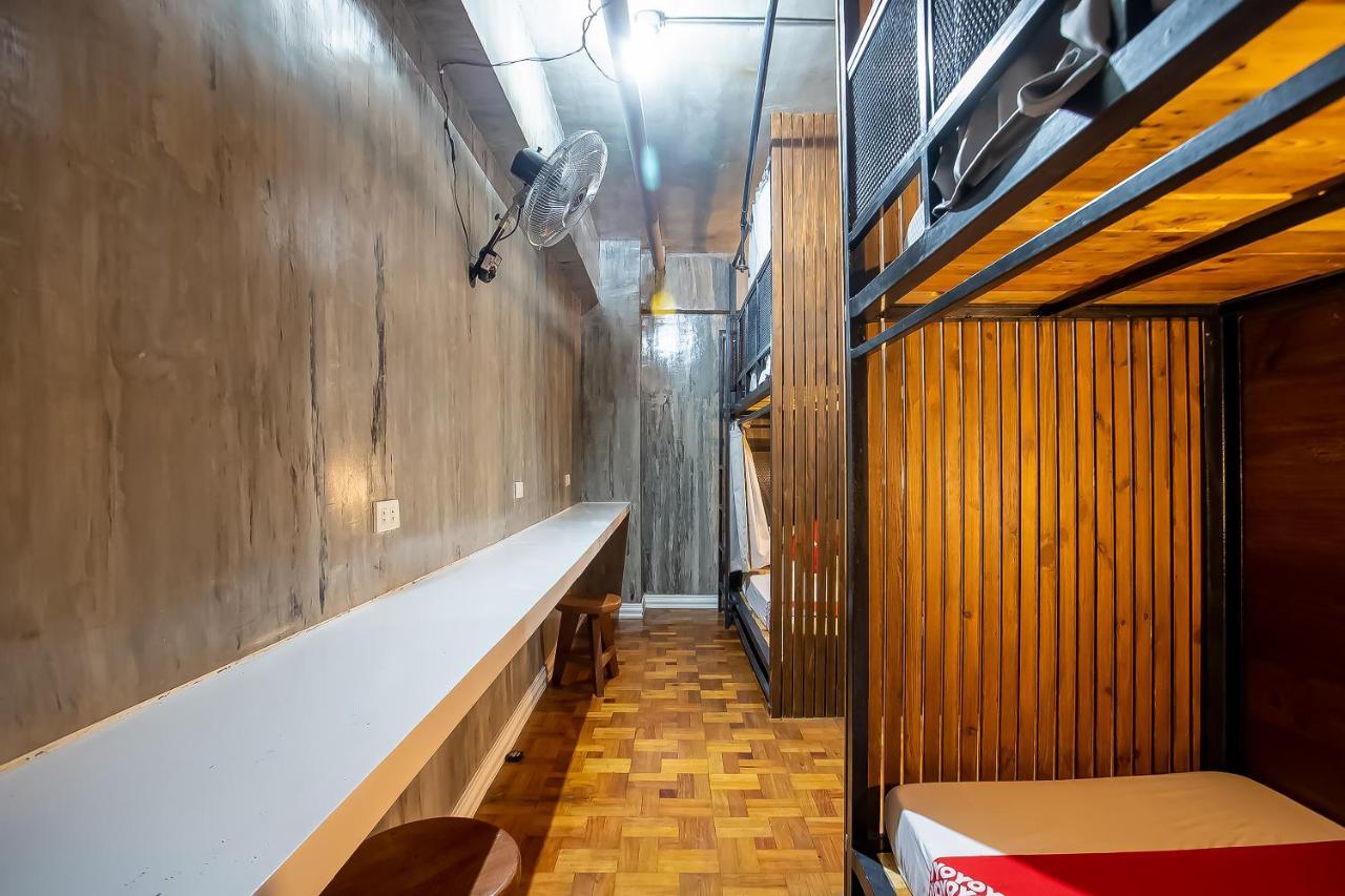 Oyo 821 Connector Hostel Makati City Bagian luar foto