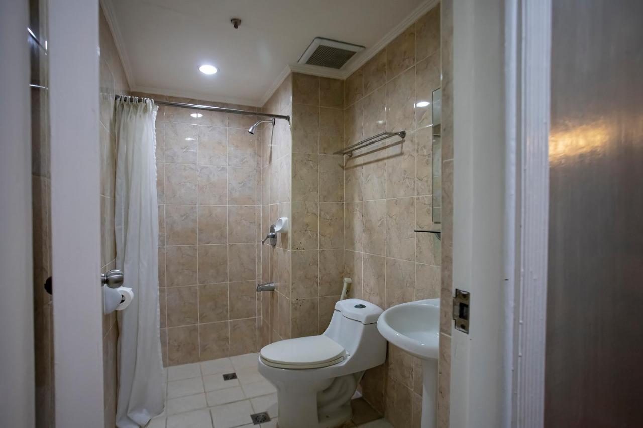 Oyo 821 Connector Hostel Makati City Bagian luar foto