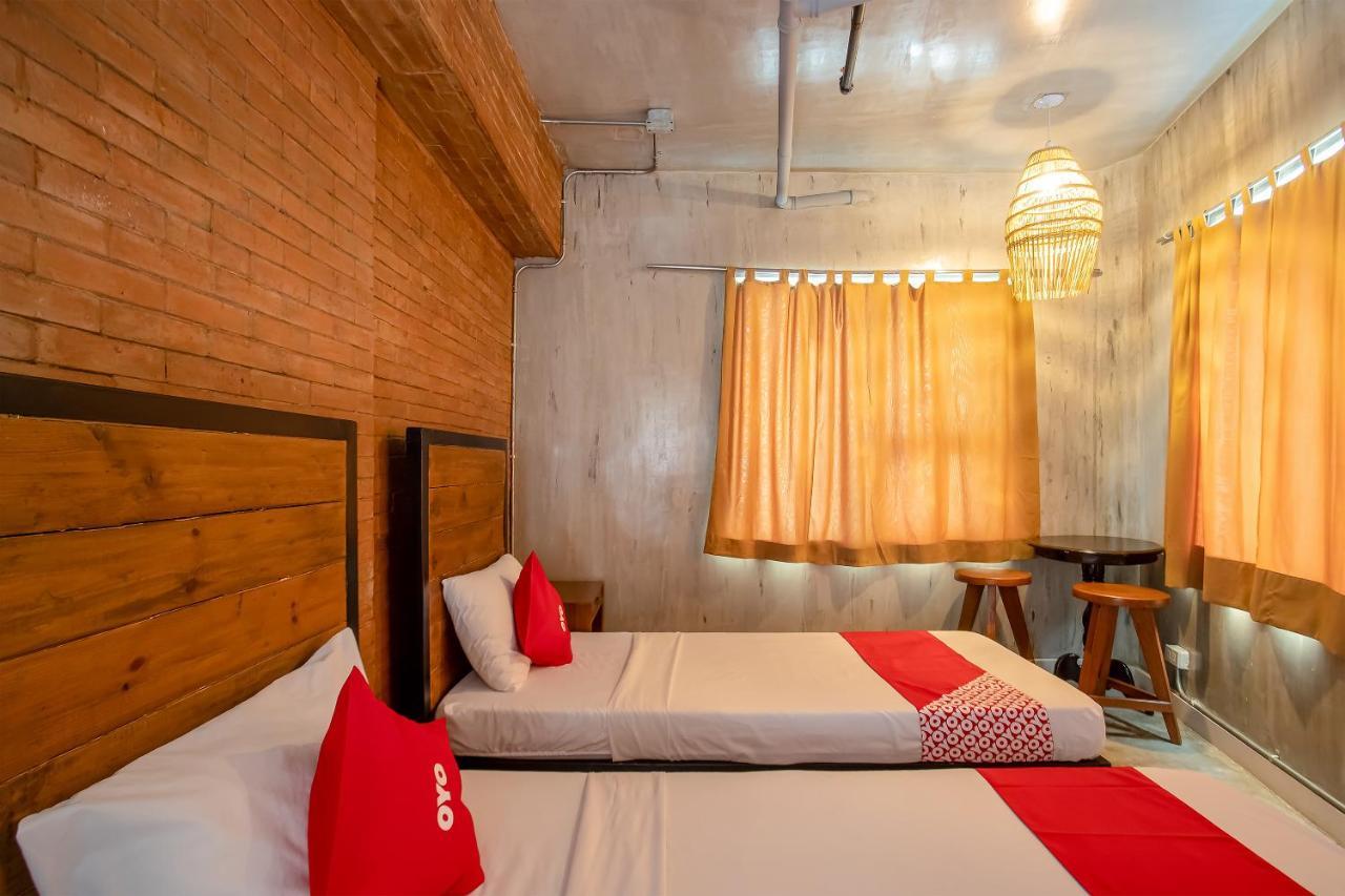 Oyo 821 Connector Hostel Makati City Bagian luar foto