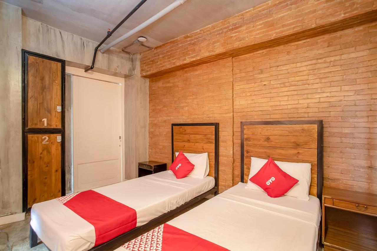 Oyo 821 Connector Hostel Makati City Bagian luar foto